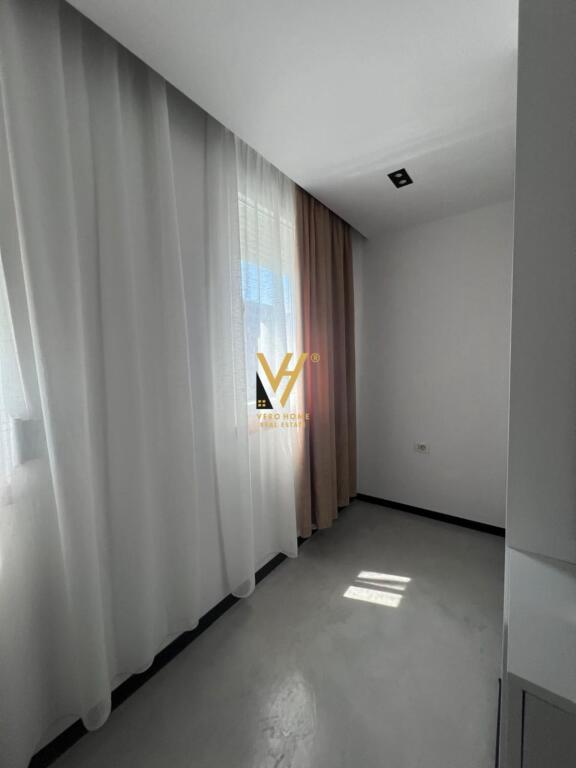 VENDESI APPARTAMENTO 3+1+3+BLK VICINO SQUARE 21 360.000 EURO