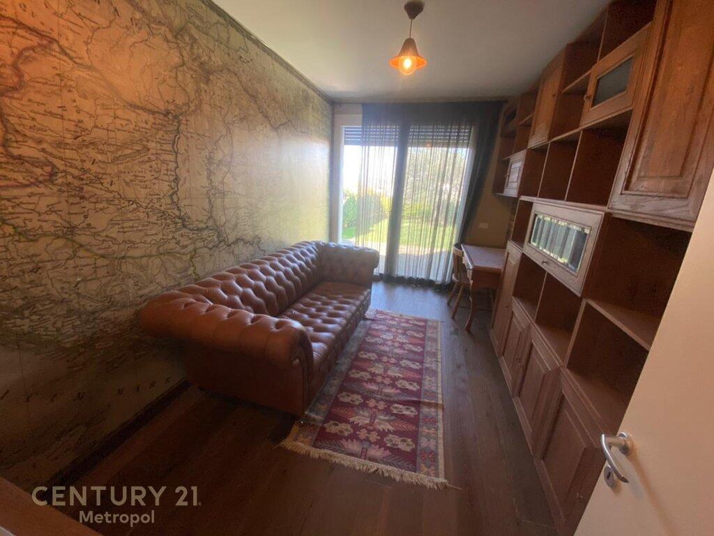 🏡 Villa indipendente con giardino in affitto – Long Hill Residence
