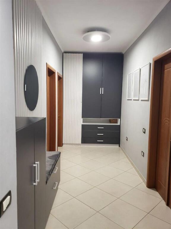 Affittasi super ingresso 2+1+parcheggio al Senatorium
