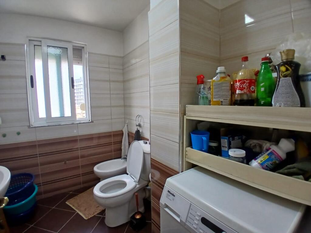 Shitet apartament  2+1+2tualet ne Laprake