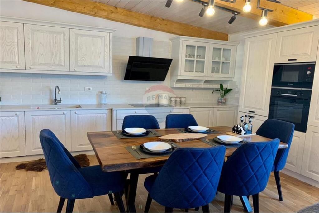 PENTHOUSE 2+1+2 PARKING SPACES FOR SALE NEAR THE LAKE