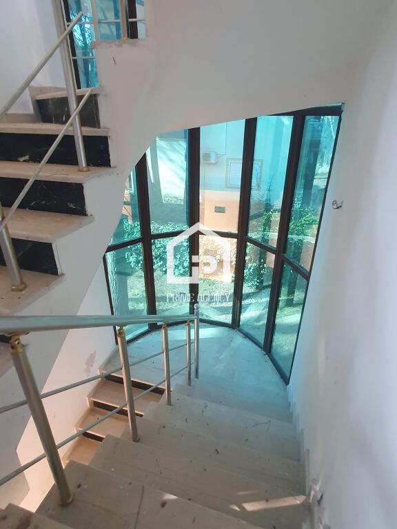 IN VENDITA: VILLA 3 PIANI / ZONA: QERRET / RESORT MAREA