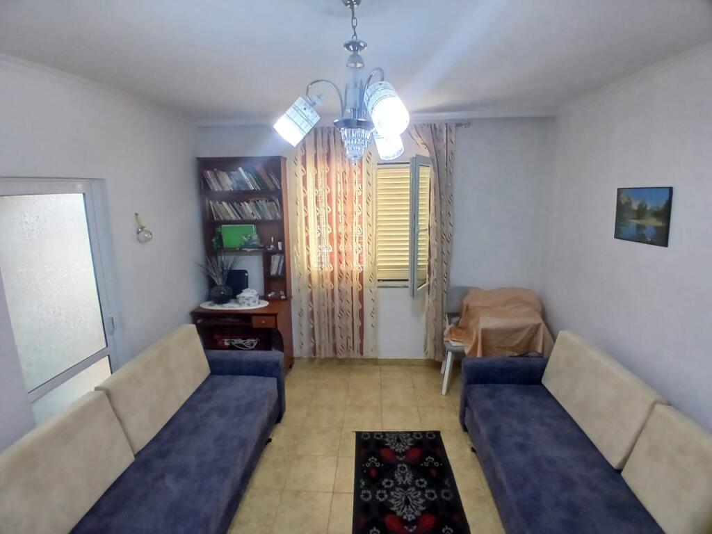 Shitet apartament  2+1+2tualet ne Laprake