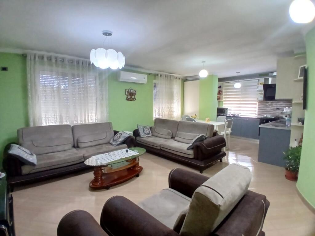 Shitet apartament  2+1+2tualet ne Laprake