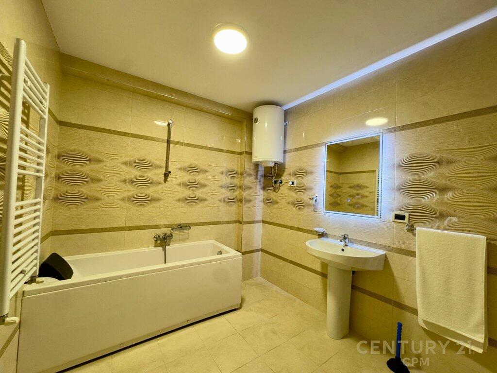 🏡 Modern Apartment 3+1 with Parking – For Rent in the “NOBIS” Complex, Tirana Lake