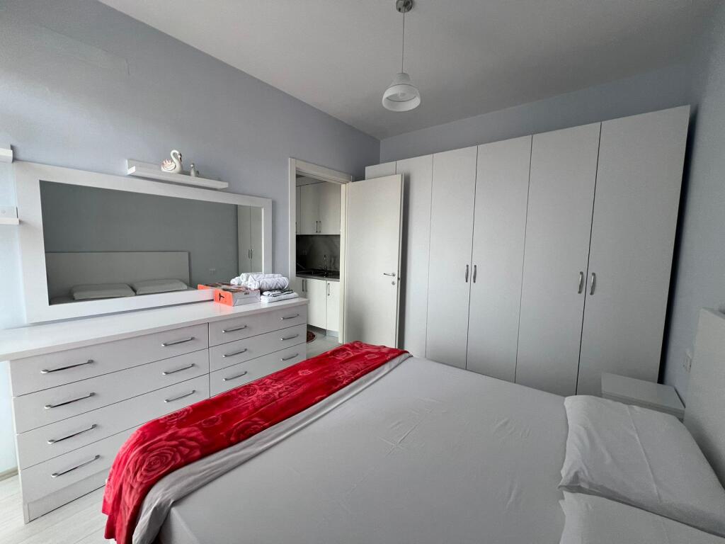 Apartament 1+1 me qira – Laprakë (pranë Drejtorisë së Doganës)