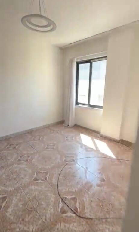 Empty apartment available in the building with arrow