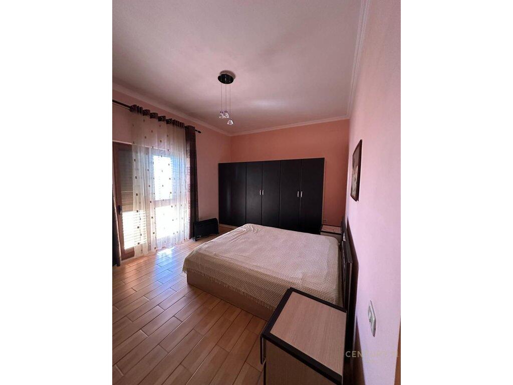 🏡 Villa su 3 piani in vendita a Kodra e Priftit, vicino a Venue