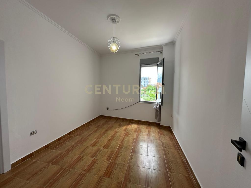 AFFITTASI APPARTAMENTO 3+1+ POSTO AUTO