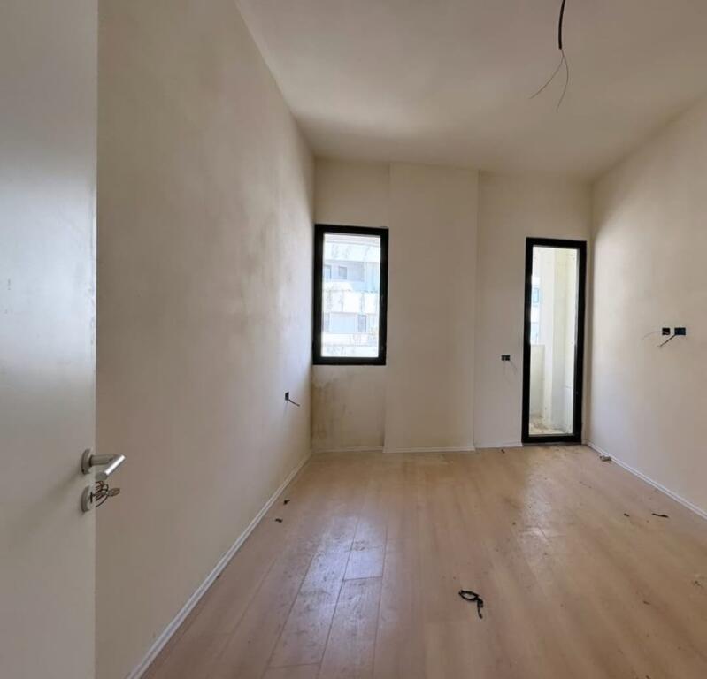 VASIL SHANTO, The most beautiful building in the area, for sale: Apartment 2+1+2 bathrooms