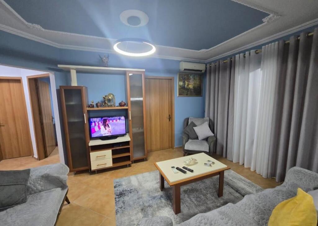 JEPET ME QIRA APARTAMENT 2+1 te 5 Maji, pranë Qendrës Condor