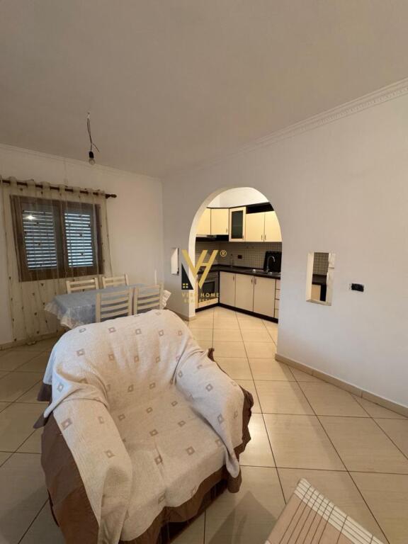 JEPET APARTAMENT 2+1+2BLK ME QERA NE SAUK TE VJETER 40.000 LEKE