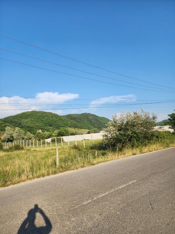 🟤 Shitet Tokë 4000m² Vishnje - Femra 100 📍) 265,000€ - Vendodhje Strategjike 🟢