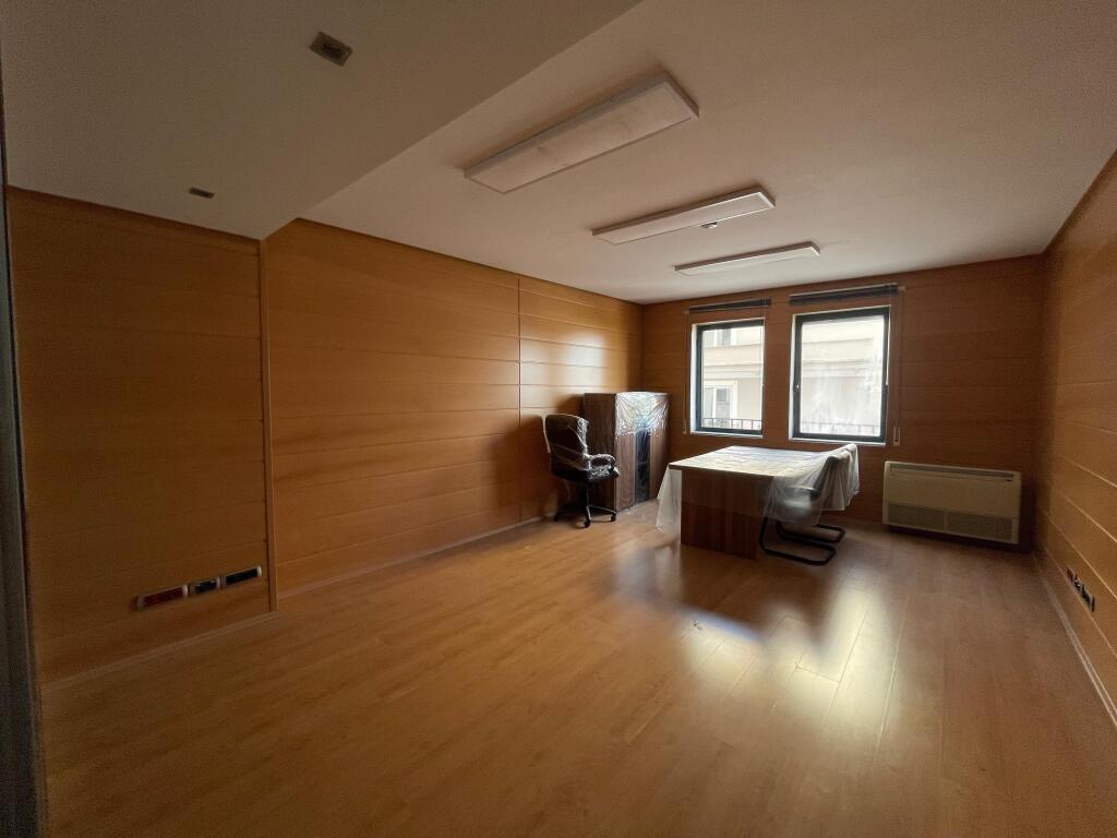 AMBIENT KLINIKE ME QERA PRANE KOMUNES PARISIT