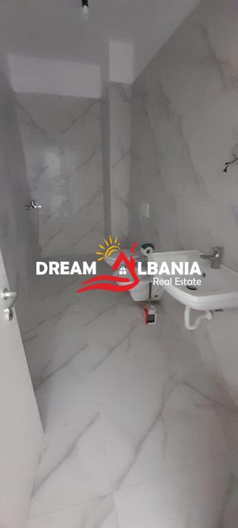 Ambient Biznesi/Zyre me Qera ne Myslym Shyr, prane Gjykates ne Tirane (ID 42611331)