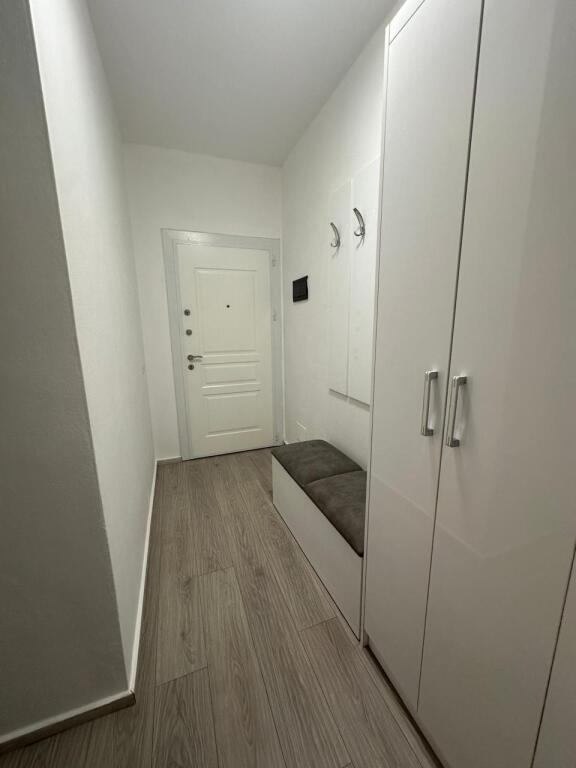 Jepet me qera Apartamenti 2+1+1, prane Vila L 2, Astir