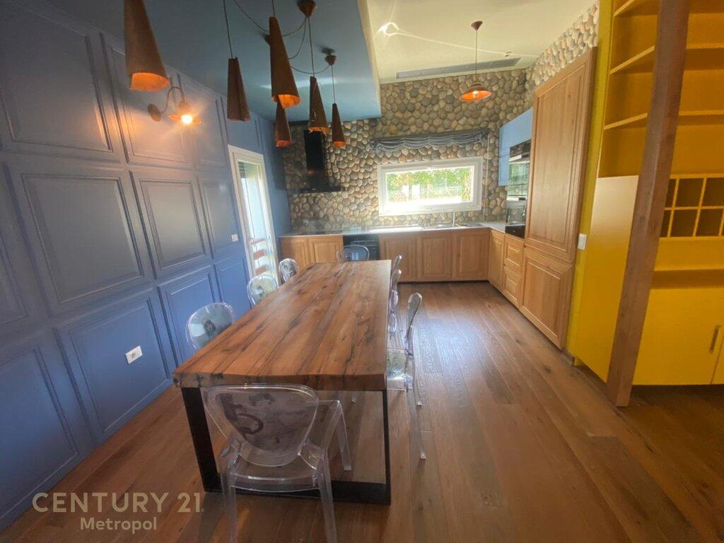 🏡 Villa indipendente con giardino in affitto – Long Hill Residence