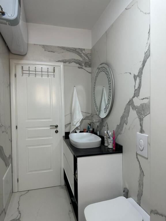 Jepet me qera Apartamenti 2+1+1, prane Vila L 2, Astir