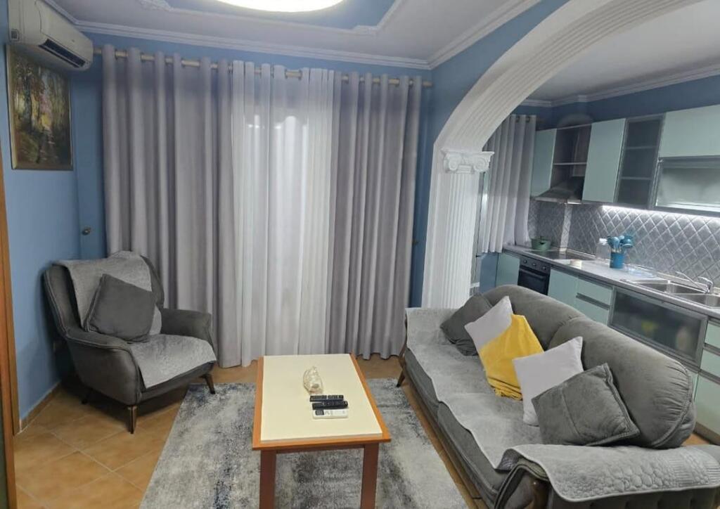JEPET ME QIRA APARTAMENT 2+1 te 5 Maji, pranë Qendrës Condor