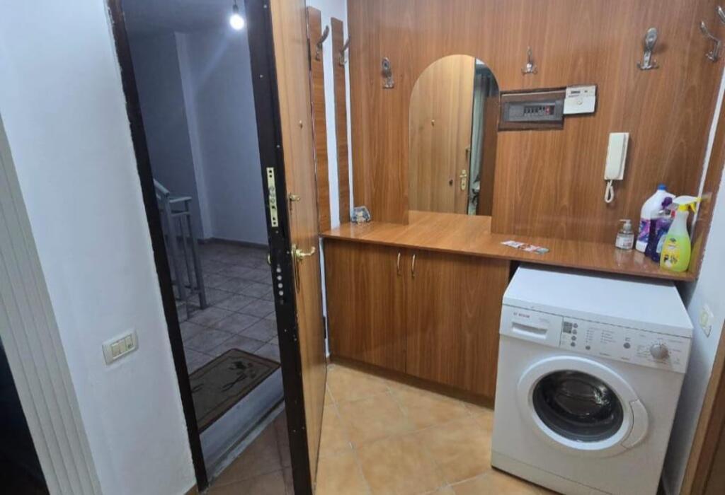 JEPET ME QIRA APARTAMENT 2+1 te 5 Maji, pranë Qendrës Condor