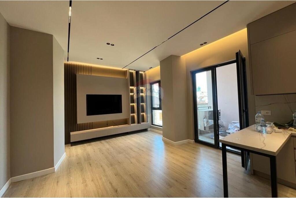 Apartament 2+1+2 per qira tek Pazari i Ri!