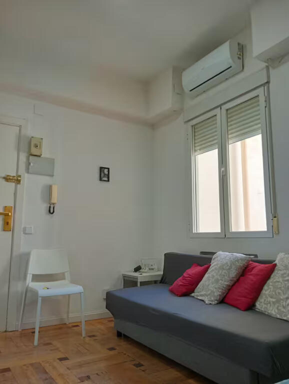 Appartamento In Affitto 1+1 In Piazza Willson (ID B2101185) Tirana