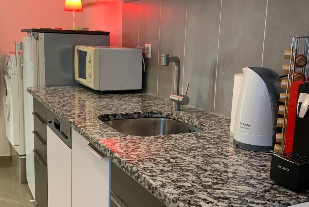 OFFICE FOR RENT 70 M2 CENTER 1,500 EURO