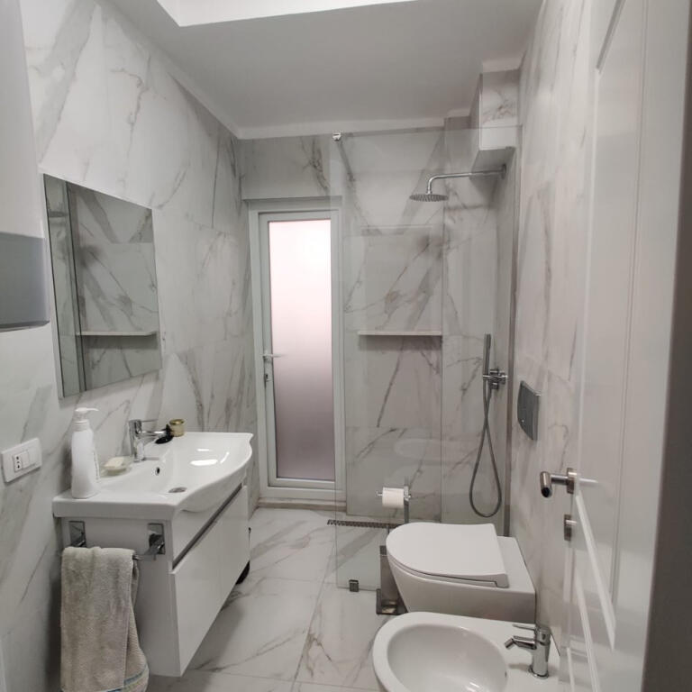 Office for rent 3+1 at 21 Dhjetori (ID BZ2654) Tirane