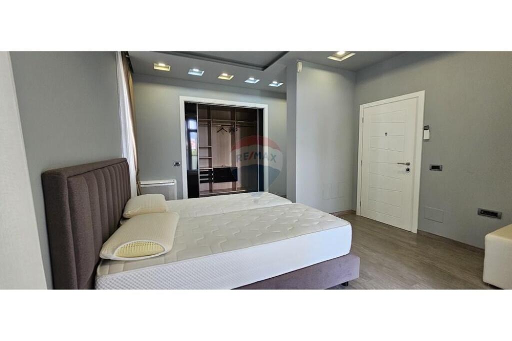 Villa for rent at the Tirana Lake!
