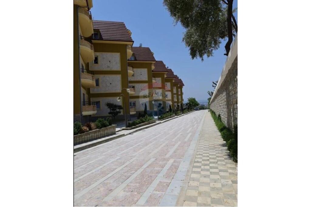 Apartment 2+1 for sale at Lake Land Residence