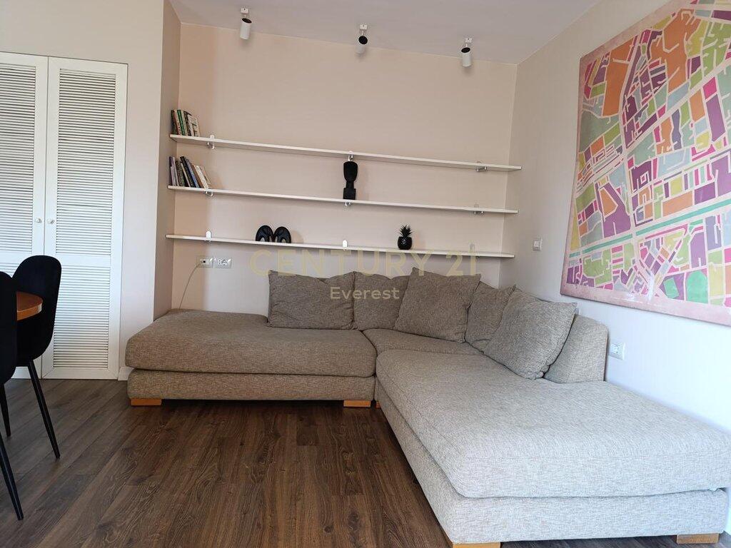 We rent a 1+1 apartment on Zogu i Parë Boulevard
