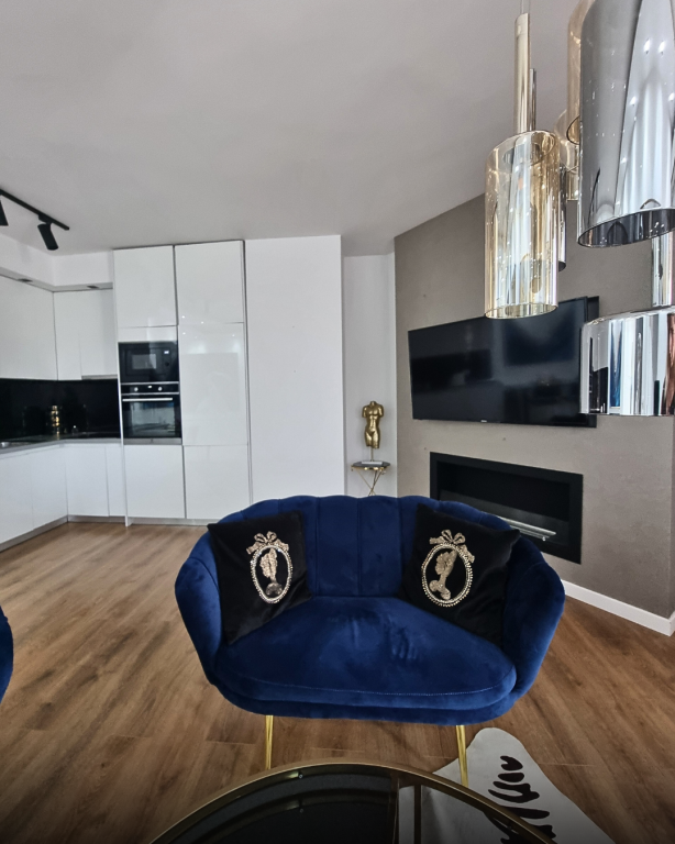 SUPER LOKACION – SUPER APARTAMENT 2+1 TEK GARDA!  📍 Shumë pranë Liqenit Artificial, Gardës &amp; Bllokut 🏙️ Pamje fantastike nga ballkoni 