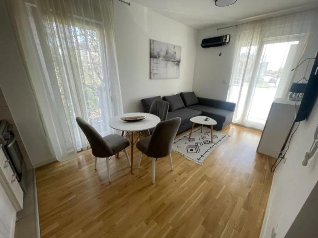 Apartament me qera 2+1 Tek Myslym Shyri (ID B220649) Tirane.
