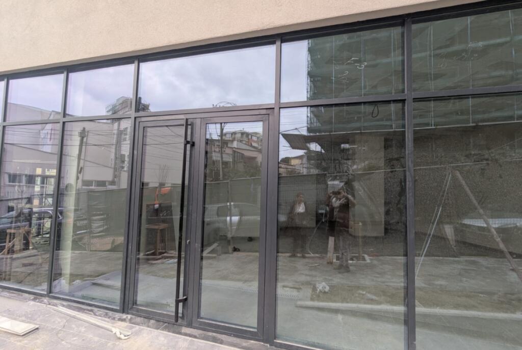 BUSINESS PREMISES FOR RENT 84 M2 ELBASAN ROAD 1,400 EURO