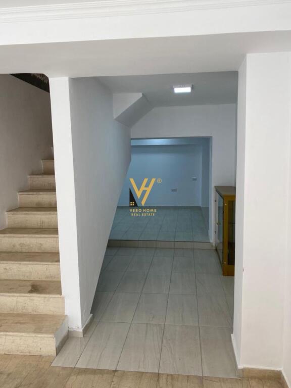 JEPET AMBIENT DUPLEX 122 M2 ME QIRA PRANË MUZEUT KOMBËTAR 1.500 EURO