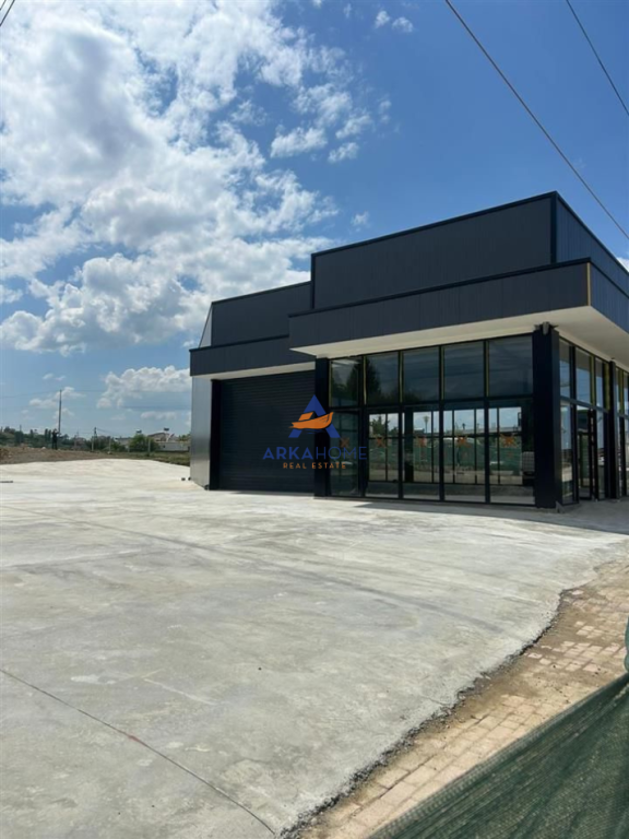 JEPET ME QERA KAPANONE 400M2 DHE TRUALL 2300M2 "NE KAMEZ" 2000 EURO.