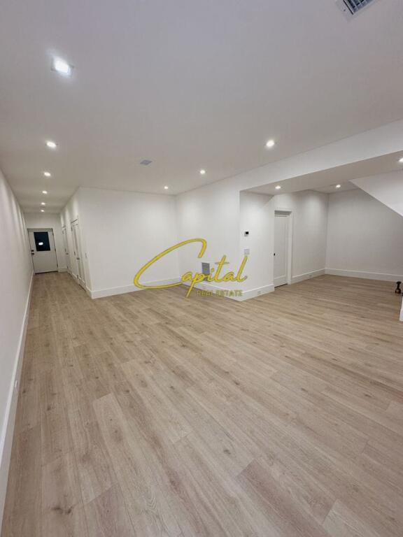 VENDESI TRE NEGOZI 70 M2 ANELLO PICCOLO 800.000 EURO