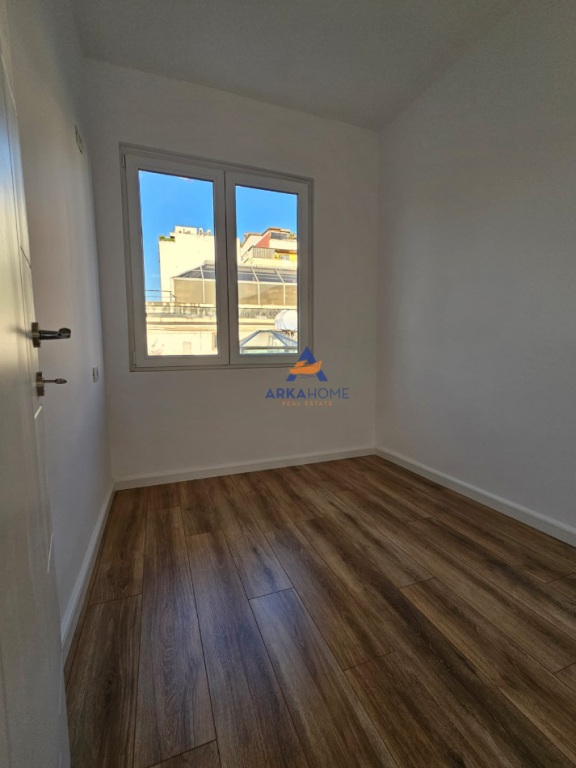 SHITET APARTAMENT 2+1+BALLKON "TE RRUGA E KAVAJES" 173.000 EURO.