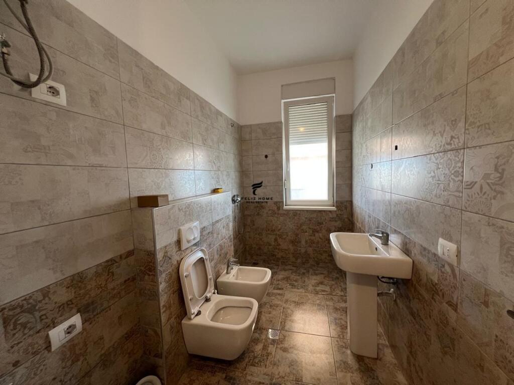 OFFICE FOR RENT 70 M2 21 DECEMBER 70,000 LEKE