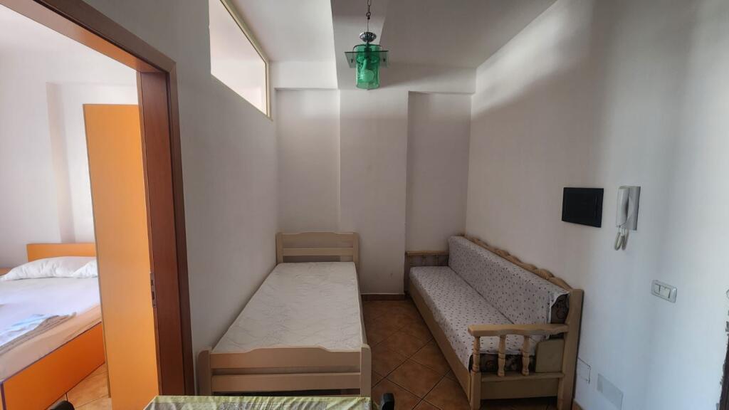 Shitet apartament ne Orikum