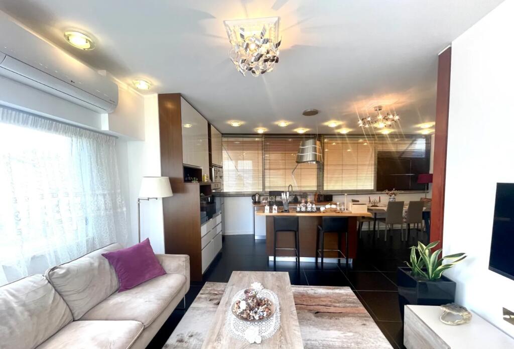 Jepet me QIRA duplex 2+1 tek Qendra "Kristal"- Komuna e Parisit