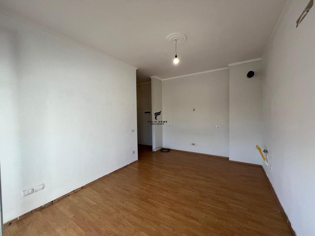 OFFICE FOR RENT 70 M2 21 DECEMBER 70,000 LEKE