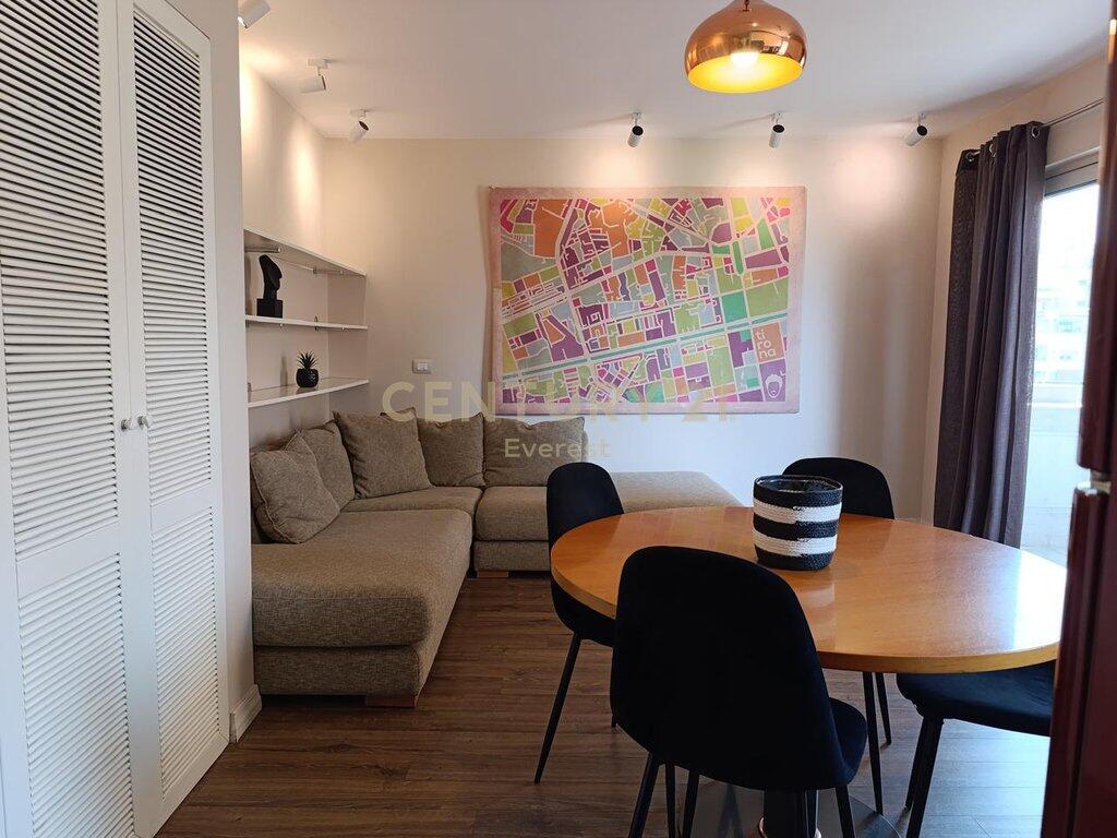 We rent a 1+1 apartment on Zogu i Parë Boulevard