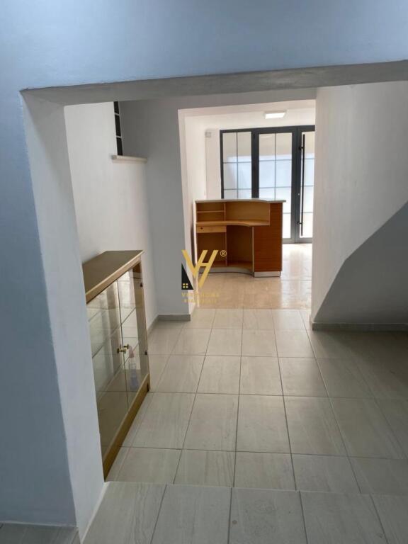 JEPET AMBIENT DUPLEX 122 M2 ME QIRA PRANË MUZEUT KOMBËTAR 1.500 EURO