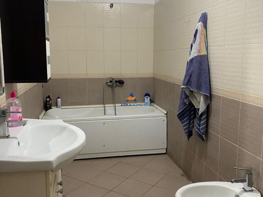 APARTMENT FOR SALE 95.5 M2+60M2 VERANDA "TE UNAZA E RE" 193,000 EURO
