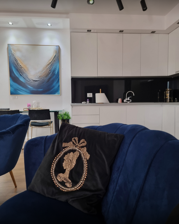 SUPER LOKACION – SUPER APARTAMENT 2+1 TEK GARDA!  📍 Shumë pranë Liqenit Artificial, Gardës &amp; Bllokut 🏙️ Pamje fantastike nga ballkoni 