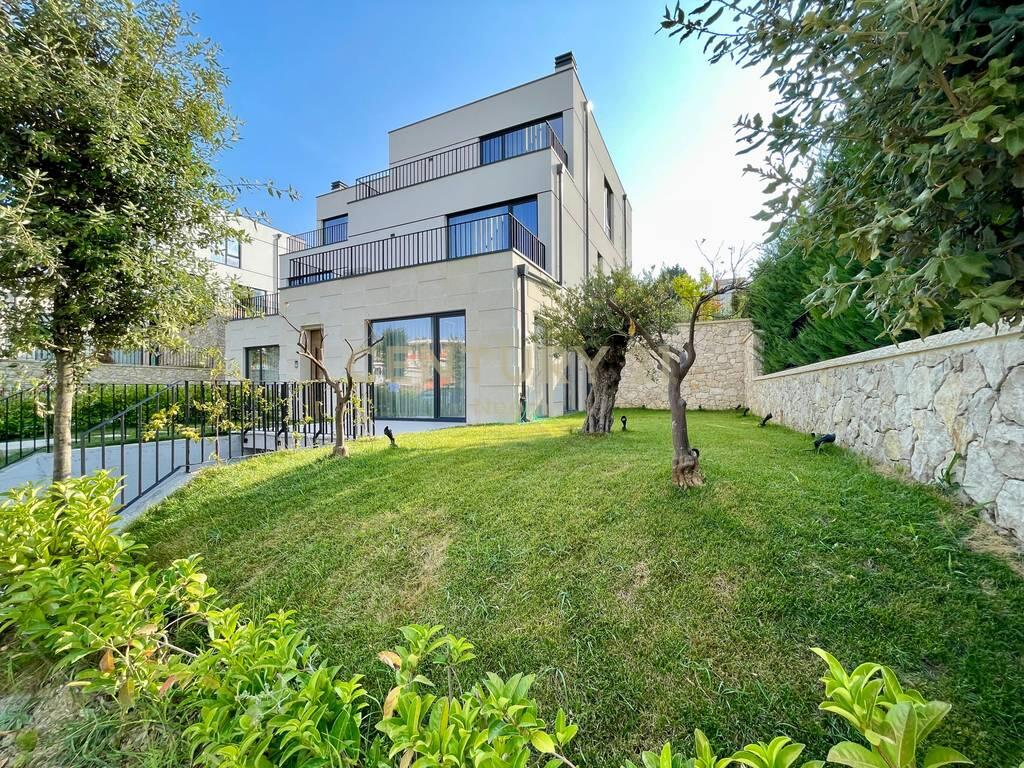 🌿 Luxury Villa for Rent in “Forest” Residence – Dry Lake, Tirana