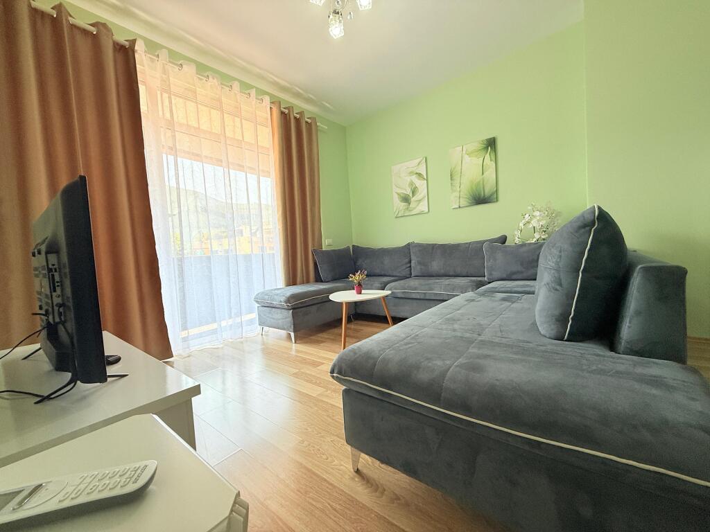 Apartament 1+1 me qira tek Toptani!