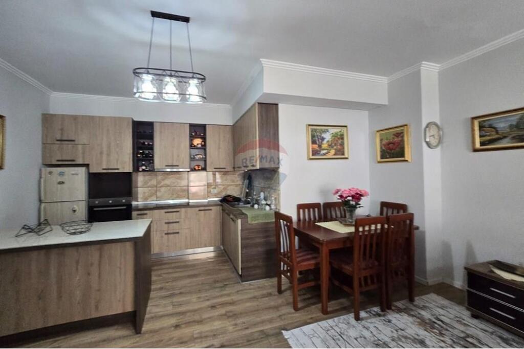 Apartament - Për Shitje - Rruga Sotir Caci, Fresk, Tiranë