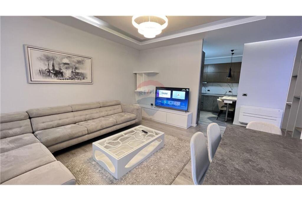 Apartment 2+1 at Elbasan Street!
